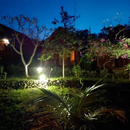 Bougainvillea Bungalow Batumadeg Buitenkant foto