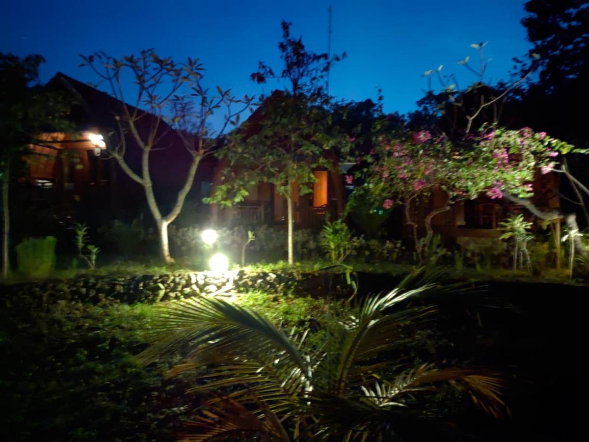 Bougainvillea Bungalow Batumadeg Buitenkant foto